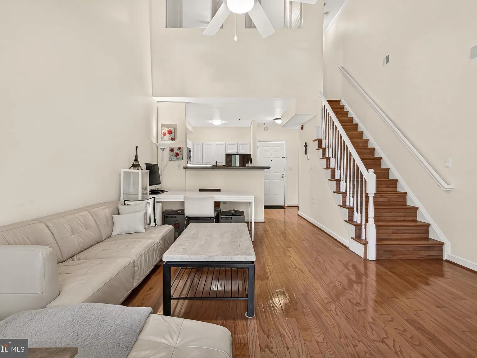 2 bed, 2.0 bath, 1070 sqft, $2,850 — Photo 3