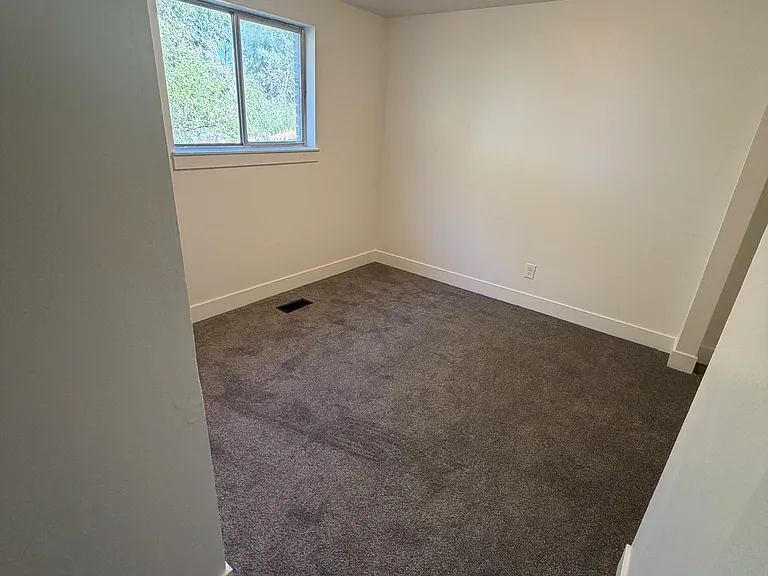 715 N 1060 W — Photo 6