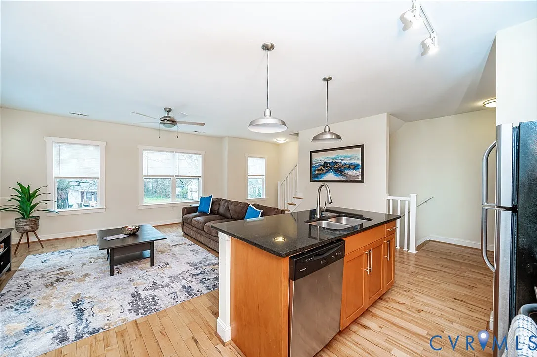 4 bed, 2.0 bath, 2000 sqft, $3,780 — Photo 4