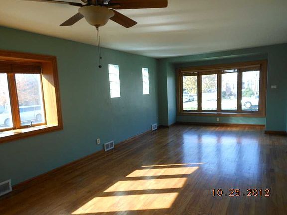 2nd image of 9657 S Richmond Ave