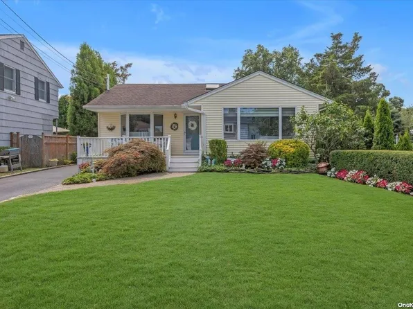 29 Sherman Street, Huntington, NY 11743