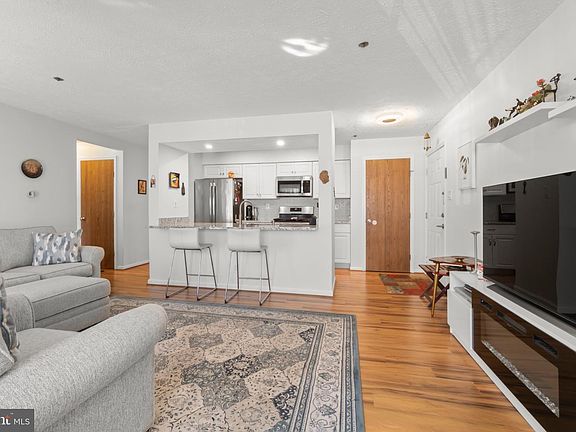 3rd image of 5 Inverness Cir