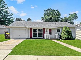 952 Jefferson Dr, Freeport, IL 61032