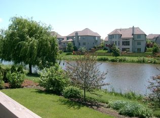 623 Oak Ln, South Elgin, IL 60177