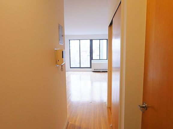 4th image of 315 E 85th St APT 3D