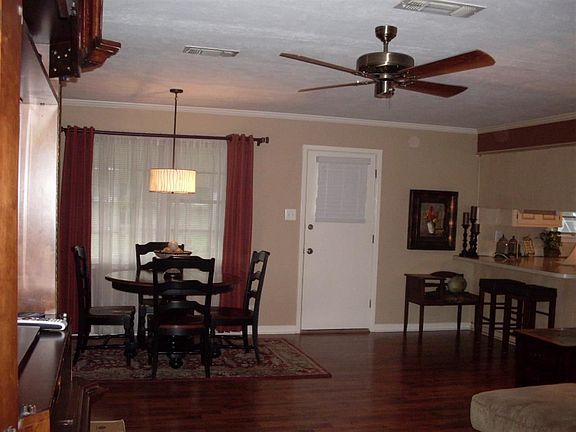 3rd image of 3025 Senator St