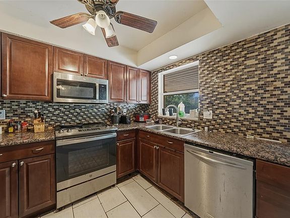 5th image of 2327 Ambrose Ln