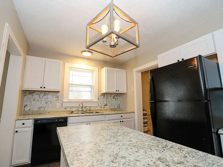 3515 E King Pl — Photo 5