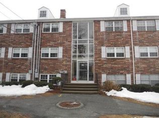 99 Edgelawn Ave APT 4, North Andover, MA 01845
