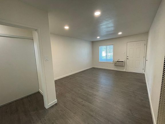 3rd image of 1349 N Altadena Dr APT B