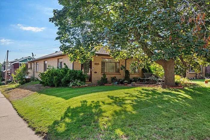 2 bed, 1.0 bath, 787 sqft, $2,195 — Photo 1