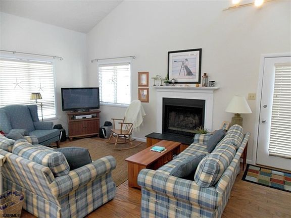 5th image of 4626 Asbury Ave