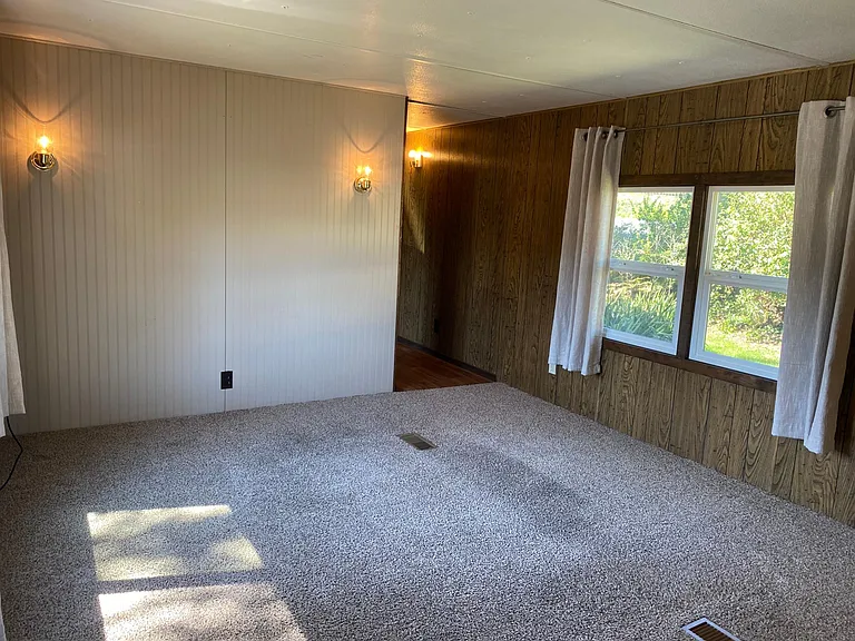 2200 NE Holmes Rd #21 — Photo 9