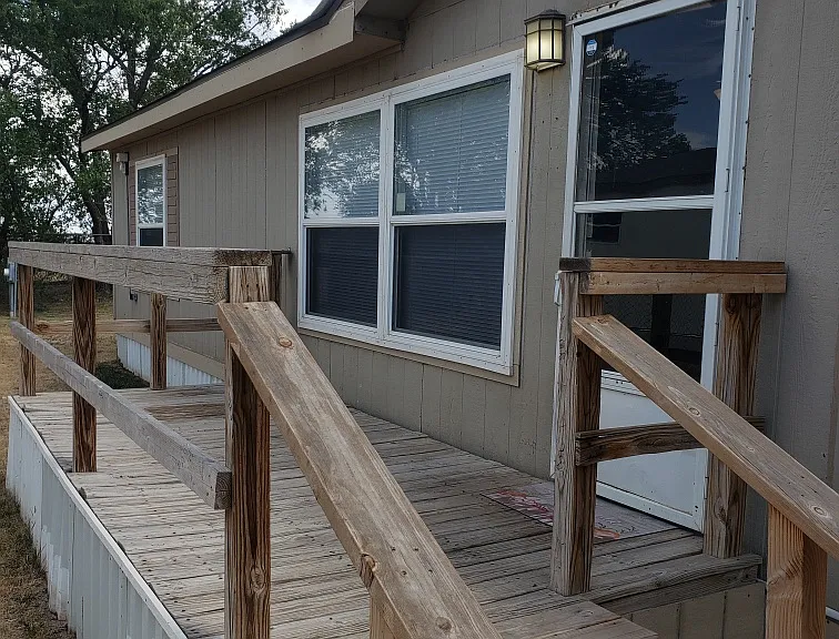 128 Loma Linda Ln — Photo 1