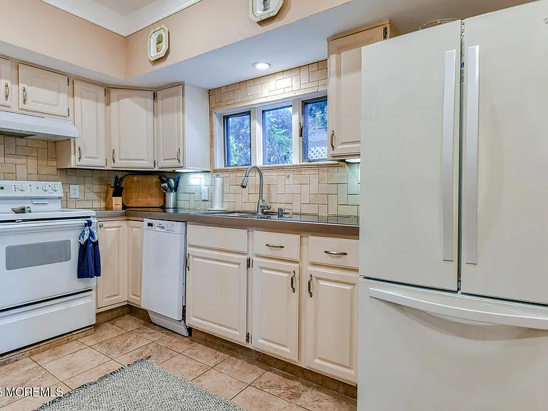 113 Central Ave #1 — Photo 15