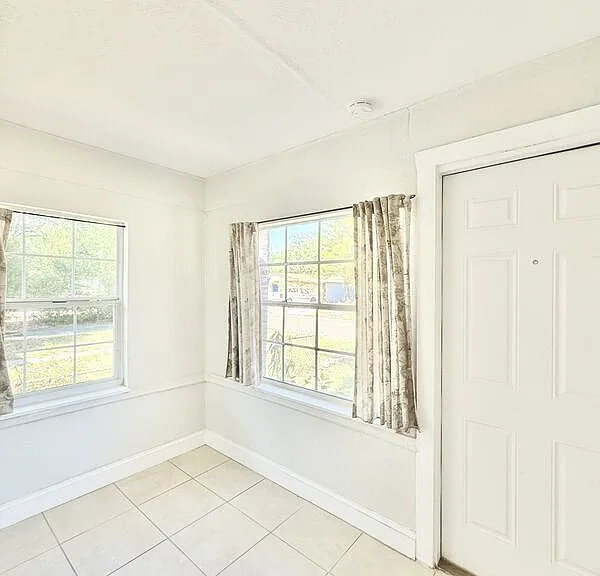 2425 Auburn St S — Photo 23