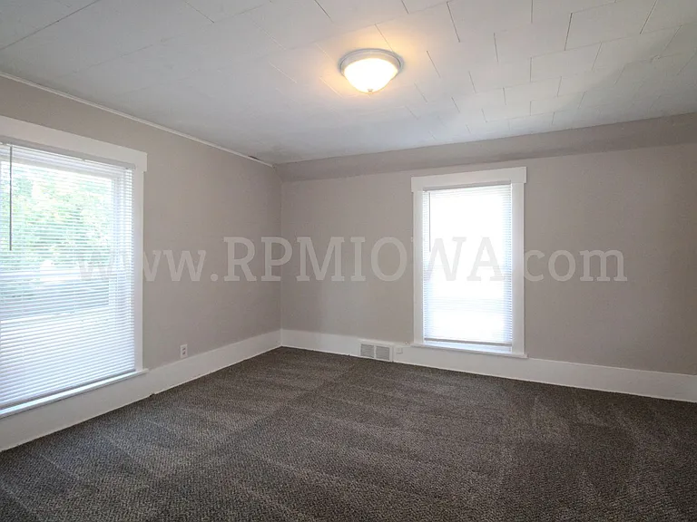 822 Clinton Ave — Photo 13