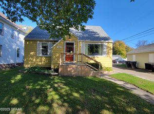 616 9th Ave S, Grand Forks, ND 58201