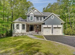 381 Shadyside Rd, Ramsey, NJ 07446