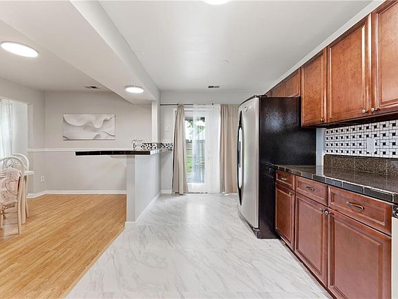 5th image of 4116 Eastham Rd