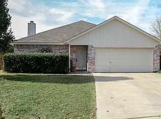 1005 Oakchase Ct, Azle, TX 76020