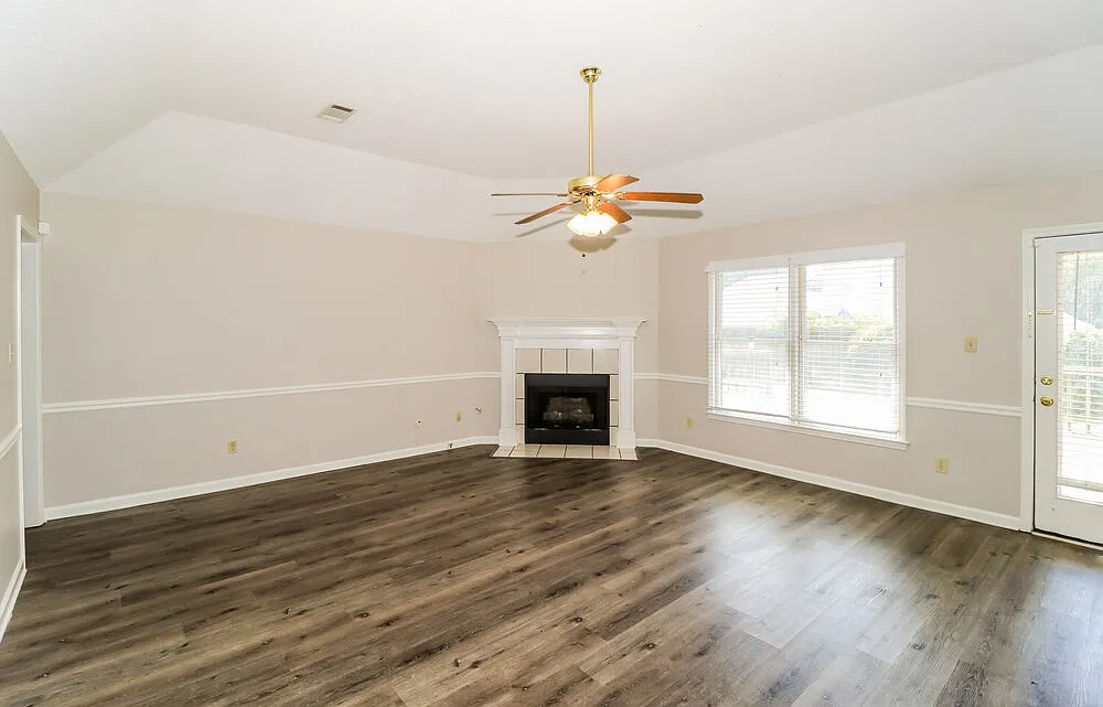 4 bed, 2.0 bath, 2175 sqft, $2,210 — Photo 4
