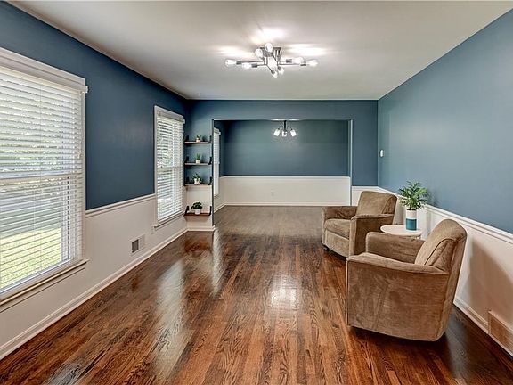 3rd image of 1144 Queens Pl