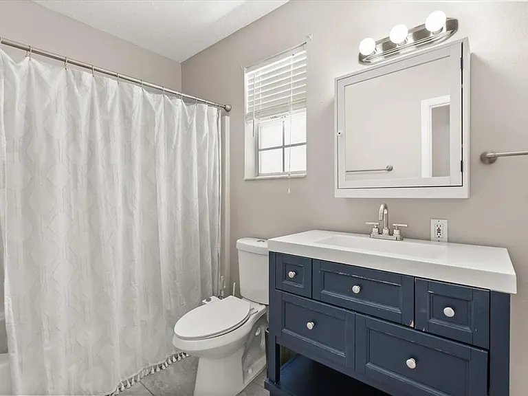 742 N Westmoreland Dr — Photo 17