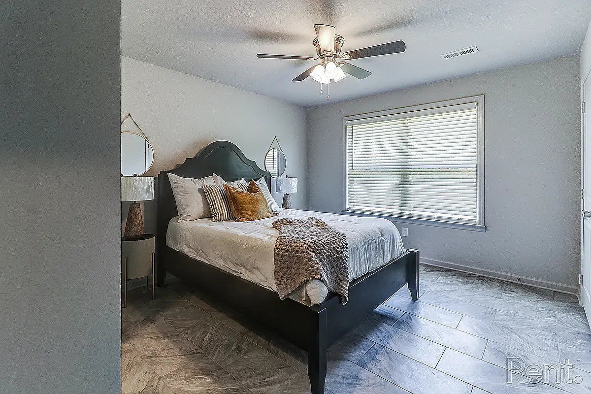 Pine Ridge Luxury Apartments — Photo 3