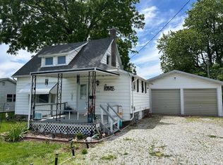 112 Henninger Dr, Rushville, IL 62681