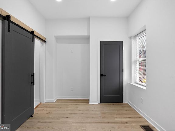 3rd image of 1610 N Dover St