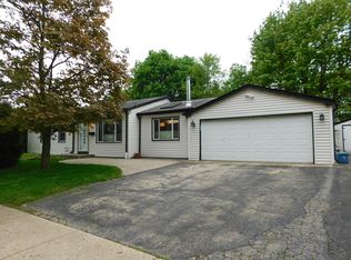 67 Glendale Rd, Buffalo Grove, IL 60089