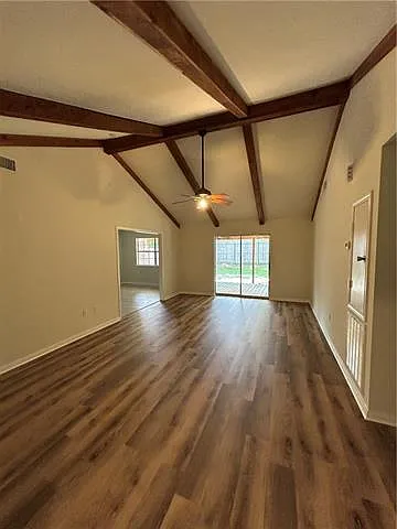 3 bed, 2.0 bath, 1943 sqft, $1,975 — Photo 2