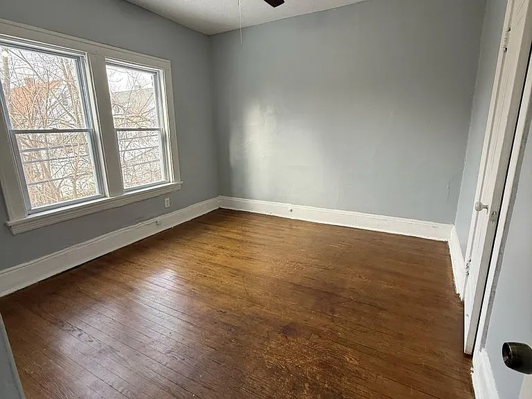 3390 E 143rd St #4 — Photo 6
