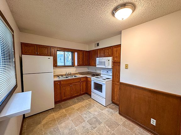 5th image of 4405 Castlewood Pl #38
