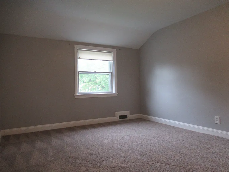1419 Winston Ave — Photo 12