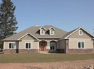 558 E Forks Cir, Cave Junction, OR 97523