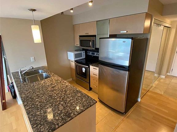 3rd image of 38 Grenville St #1302