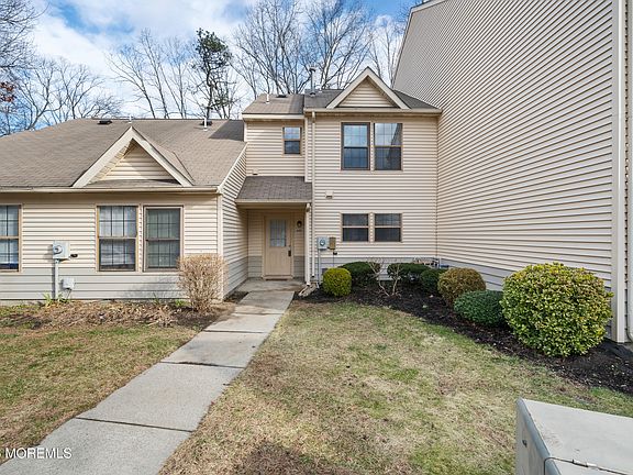 2nd image of 601 Bromelia Court #601