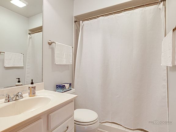 5th image of 1091 Manchester Cir