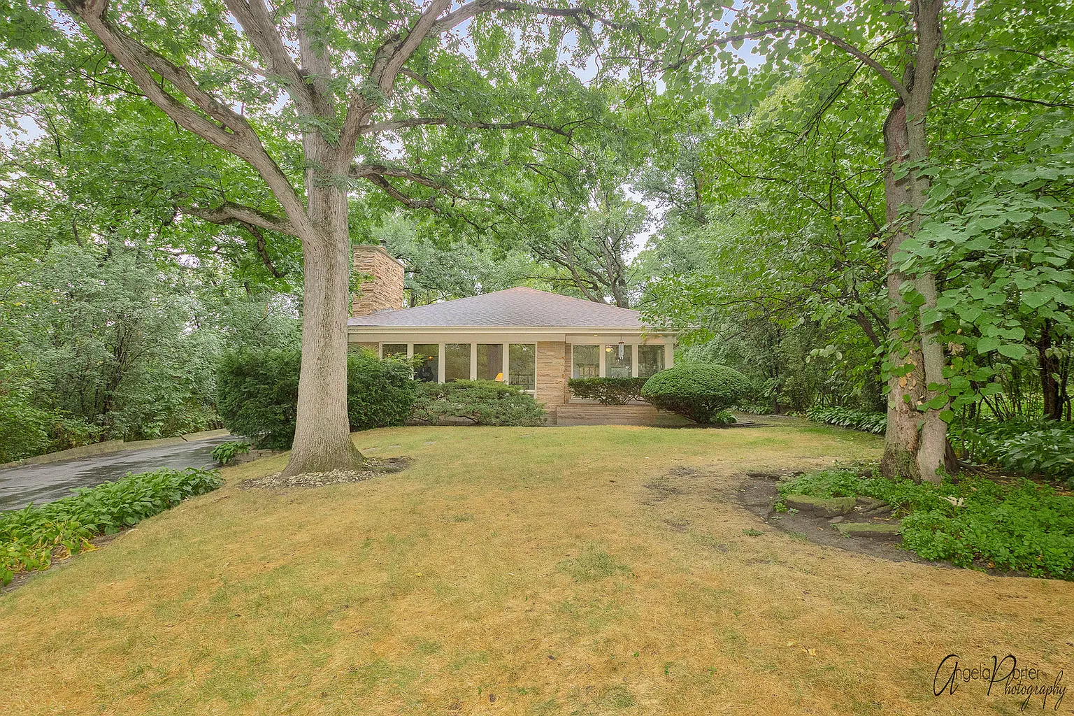 907 Fairview Rd photo 1