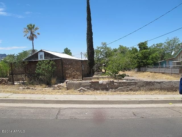 1st image of 880 S Stone Ave