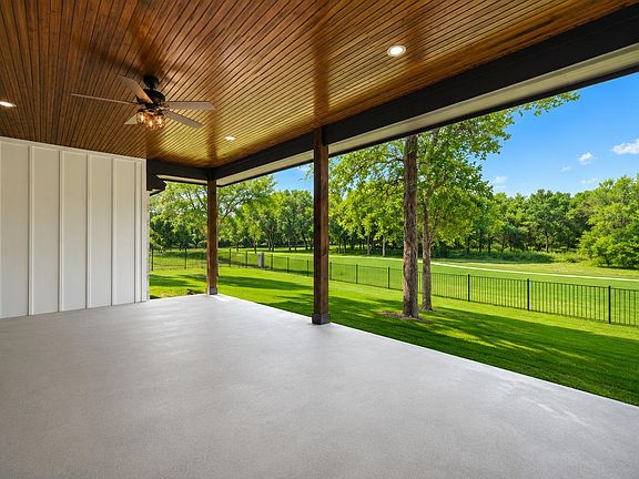 3rd image of 101 Eagle Point Drive