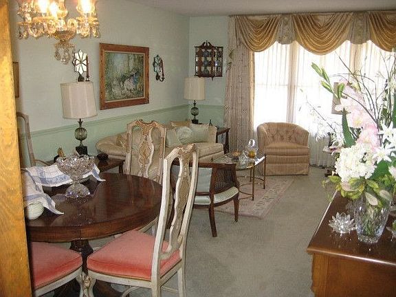 2nd image of 221 S Violet Ln