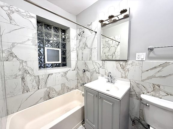 5th image of 4140 N Mozart St #1E