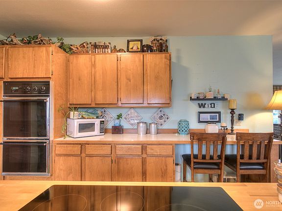 5th image of 208 N Broadway Street