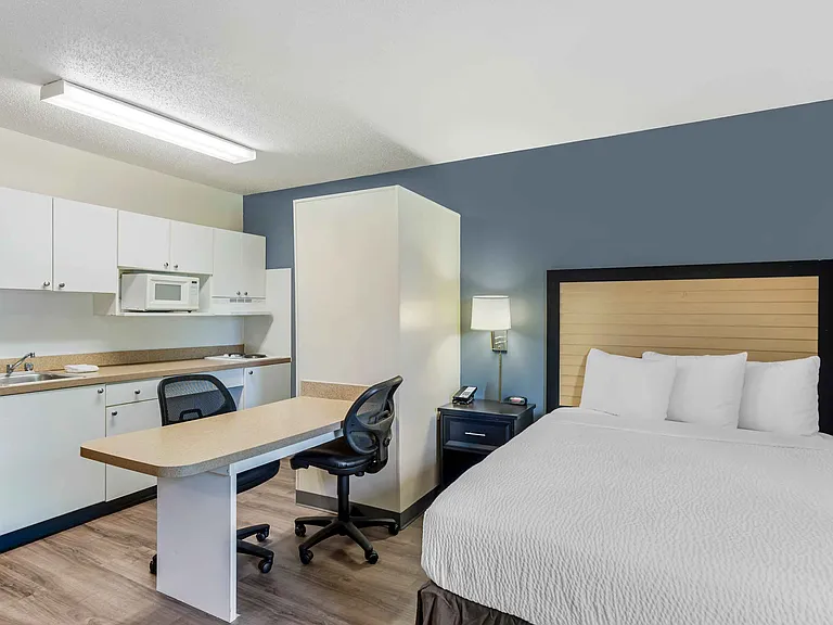 Studio Suite - 1 Queen Bed