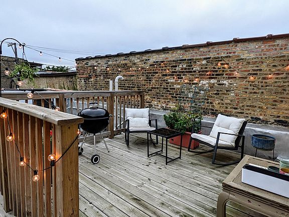 2nd image of 2522 W Fullerton Ave #2