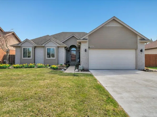 31682 Hiddenbrook Dr, Chesterfield, MI 48047