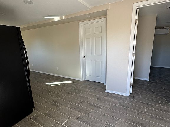 5th image of 4670 S Stewart Ave